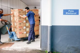 Eleitor com deficiência ou acompanhado por criança tem direitos específicos na urna eletrônica