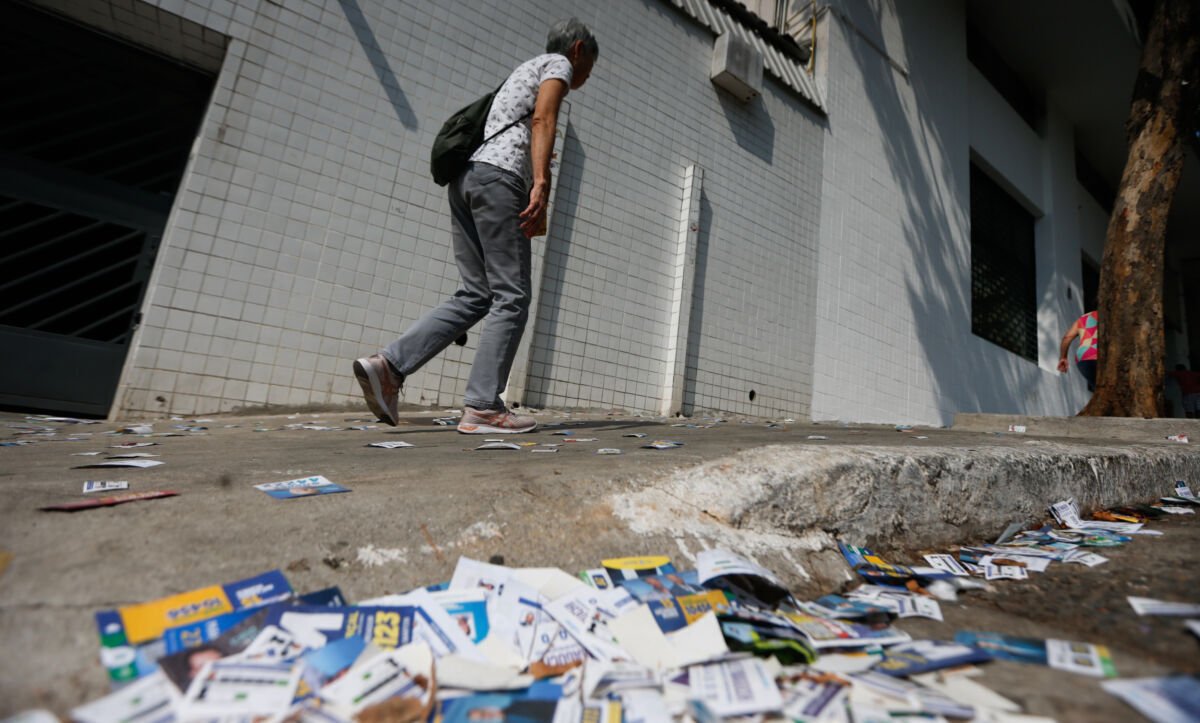 Eleitores brasileiros enfrentam desafio de identificar e denunciar infrações no dia da votação