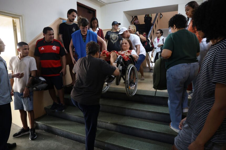 Eleitores com mais de 70 anos aumentam presença nas urnas e abstenção cai no 1º turno