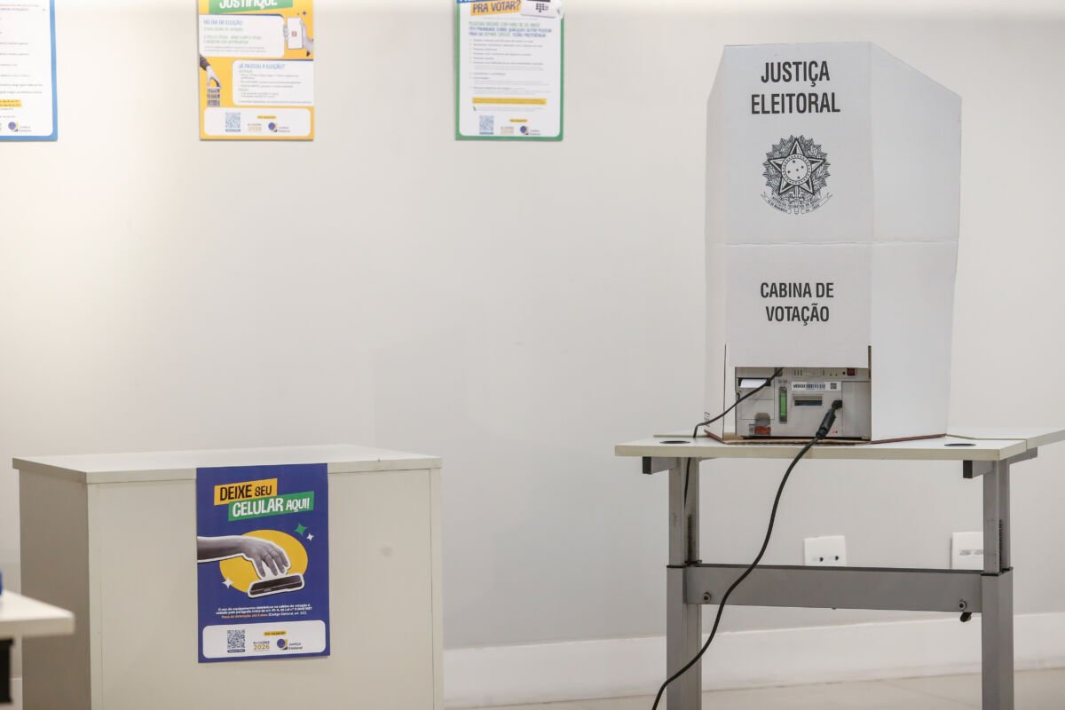 Eleitores com voto em trânsito no segundo turno de 2026 devem conferir local no e-Título