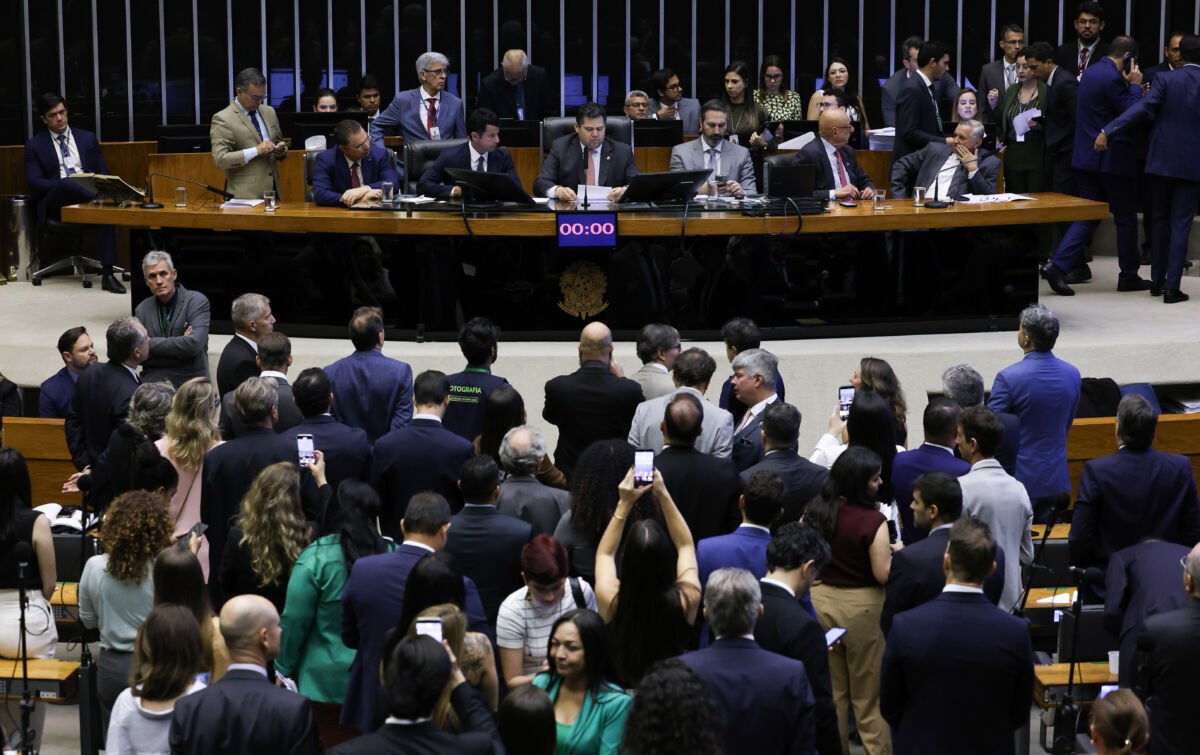 Escala 6x1 no Senado tem votação em primeiro turno agendada para quarta-feira