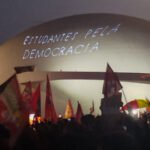 Estudantes ocupam Esplanada dos Ministérios em ato pela reeleição de Lula