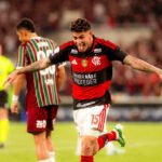 Flamengo segue na ponta do Brasileirão após domingo de clássicos decisivos