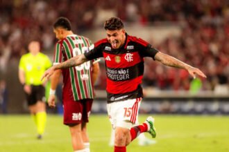 Flamengo segue na ponta do Brasileirão após domingo de clássicos decisivos