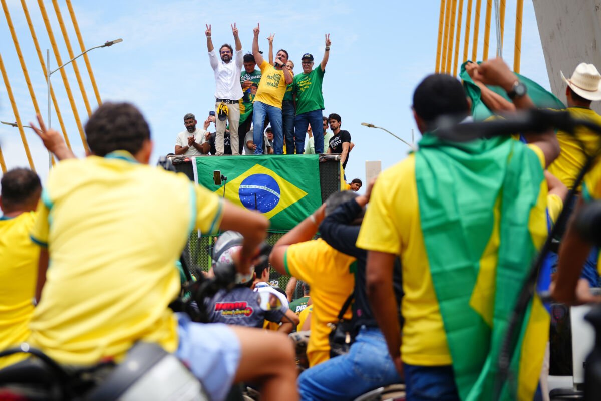 Flávio Bolsonaro aposta em motociata no Pará e isola bases bolsonaristas em atos regionais