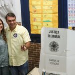 Flávio Bolsonaro aposta em plataforma contra violência e crise econômica no pleito carioca