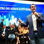 Flávio Bolsonaro articula apoios em SP após visita a Jair Bolsonaro em Brasília