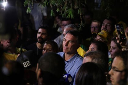 Flávio Bolsonaro condiciona quebra de sigilo a novas exigências sobre entorno de Lula
