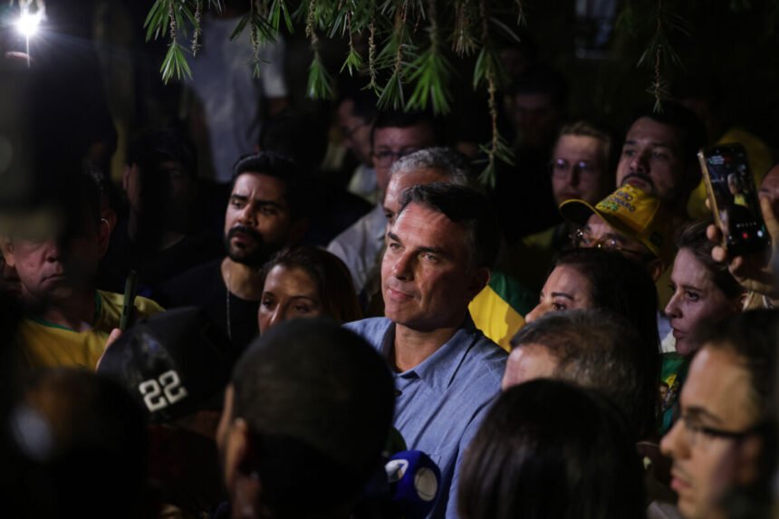 Flávio Bolsonaro condiciona quebra de sigilo a novas exigências sobre entorno de Lula