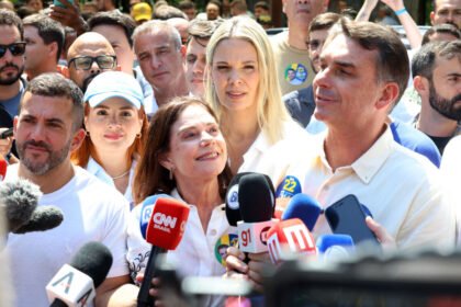 Flávio Bolsonaro garante manutenção de programas sociais em meio a críticas sobre boatos