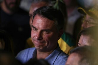 Fuga de Flávio Bolsonaro ganha o noticiário internacional e levanta questões políticas