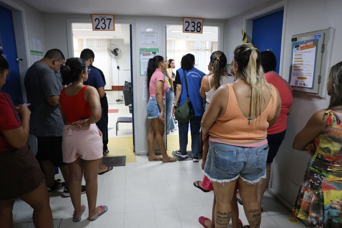 Governadores eleitos no primeiro turno refletem cenário político de 37 a 70 anos