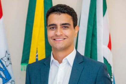 JHC vence Renan Filho e é eleito governador de Alagoas no primeiro turno