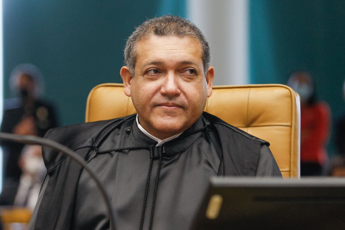 Kassio Nunes Marques impõe restrições ao canal Exército do Lula no WhatsApp