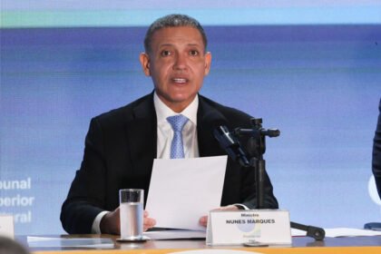 Kassio Nunes Marques reafirma lisura do pleito presidencial após ataques de Flávio Bolsonaro