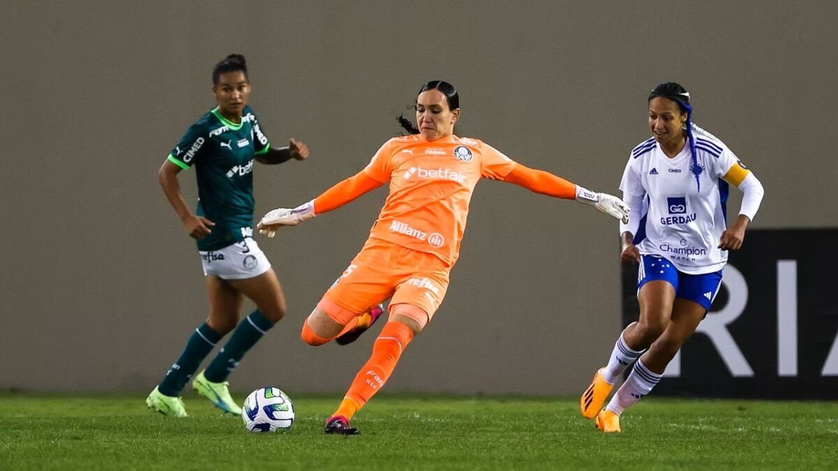 Kate Tapia é cortada do Palmeiras na Libertadores após divergência sobre viagem