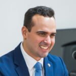 Lucas Ribeiro garante vitória no primeiro turno e é reeleito governador da Paraíba