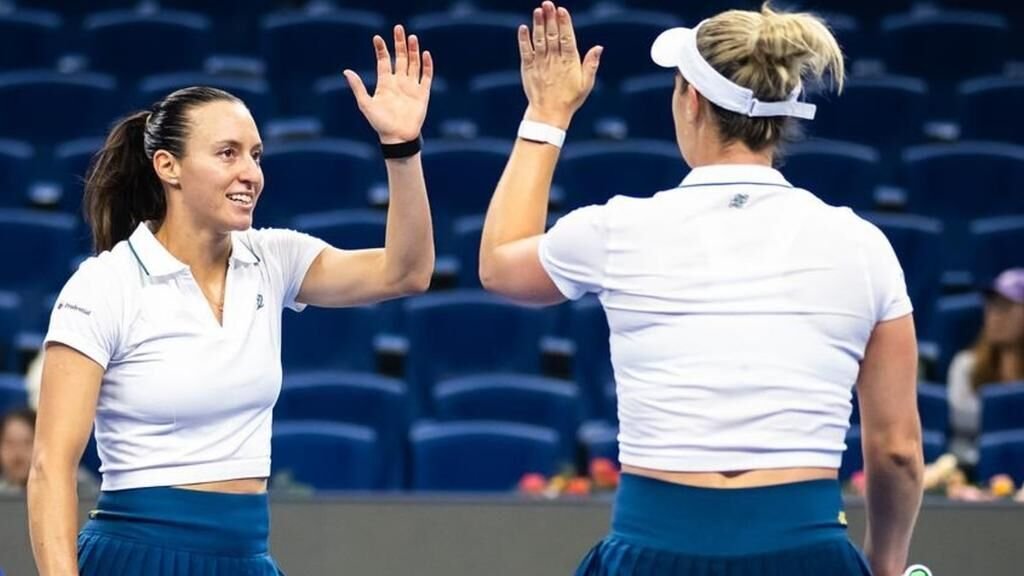 Luisa Stefani e Gabriela Dabrowski superam campeãs olímpicas e chegam à semi em Pequim