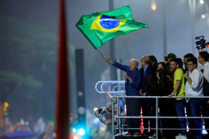 Lula celebra vitória na Paulista com convocação nacional e alerta sobre interferência externa