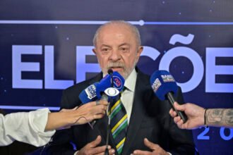 Lula condiciona abertura de seus sigilos bancário e fiscal à adesão de Flávio Bolsonaro