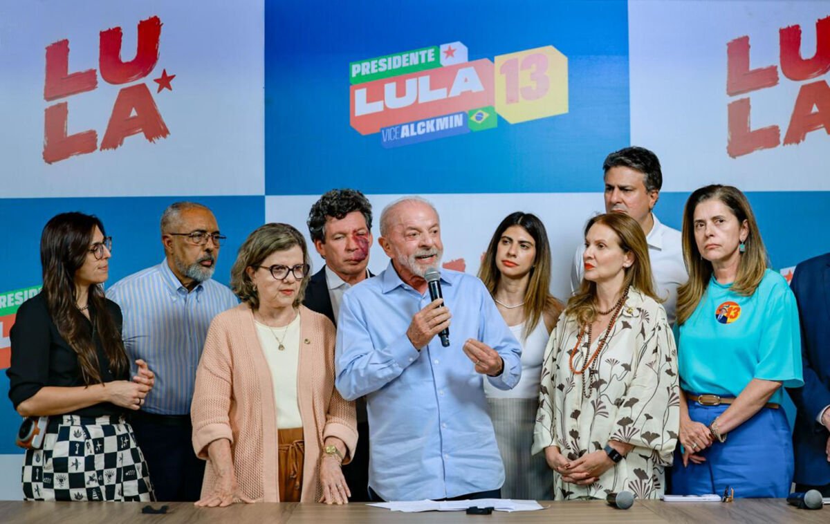 Lula defende redução da jornada 6x1 e critica propostas de cortes no orçamento público