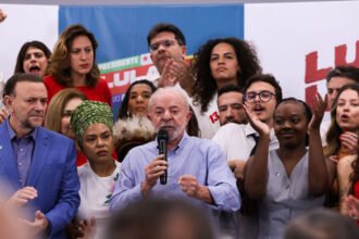 Lula desafia Flávio Bolsonaro a declarar apoio ao fim da jornada de trabalho no modelo 6x1