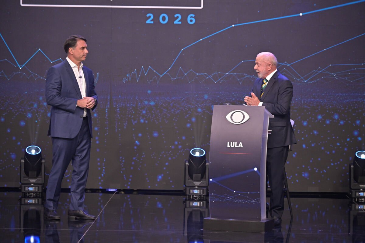 Lula e Flávio Bolsonaro protagonizam embate marcado por trocas de acusações na TV Band