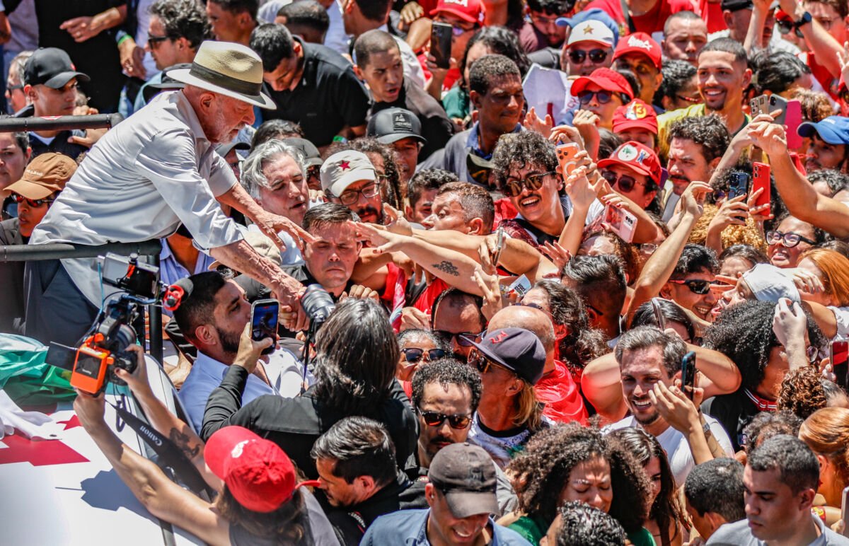 Lula rechaça influência de investidores do Banco Master em ato de campanha no Distrito Federal