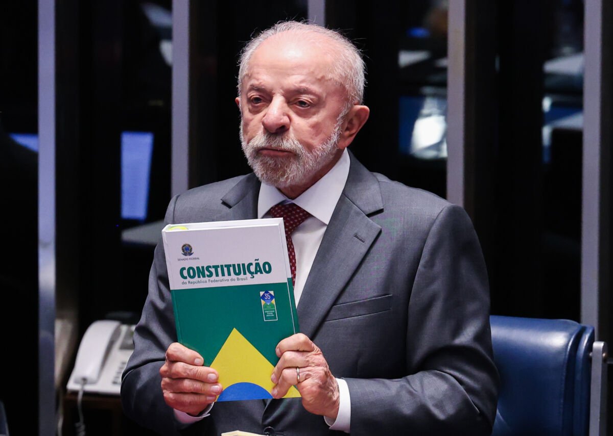 Lula usa fim da escala 6x1 como bandeira eleitoral em caminhadas por Minas Gerais