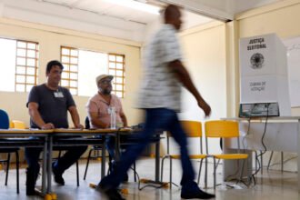 Mais de 158 milhões de brasileiros vão às urnas para escolher novos governantes