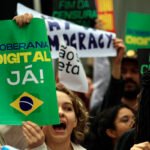 Manifestantes exigem neutralidade da Meta e do Google em ato na zona oeste de São Paulo