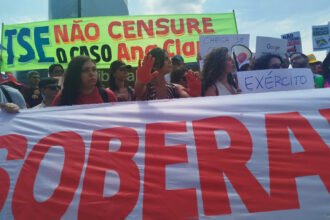 Manifestantes ocupam frente do TSE em repúdio a censura de vídeo sobre caso Ana Clara