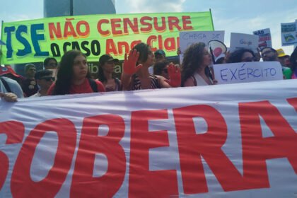 Manifestantes ocupam frente do TSE em repúdio a censura de vídeo sobre caso Ana Clara