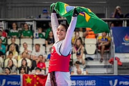 Maria Clara Pacheco consolida liderança mundial com título no Grand Prix de Paris