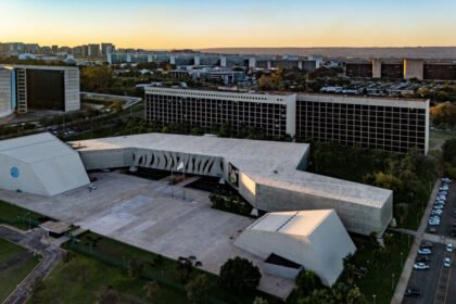 Meta nega ao TSE favorecimento a candidatos na reta final da disputa presidencial