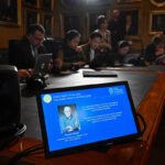 Nobel de Física de 2026 premia Francis Halzen por desvendar partículas-fantasma no gelo