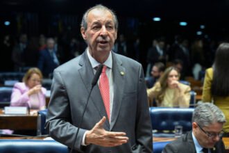 Omar Aziz garante vitória ao governo do Amazonas em apuração com 85% das urnas computadas