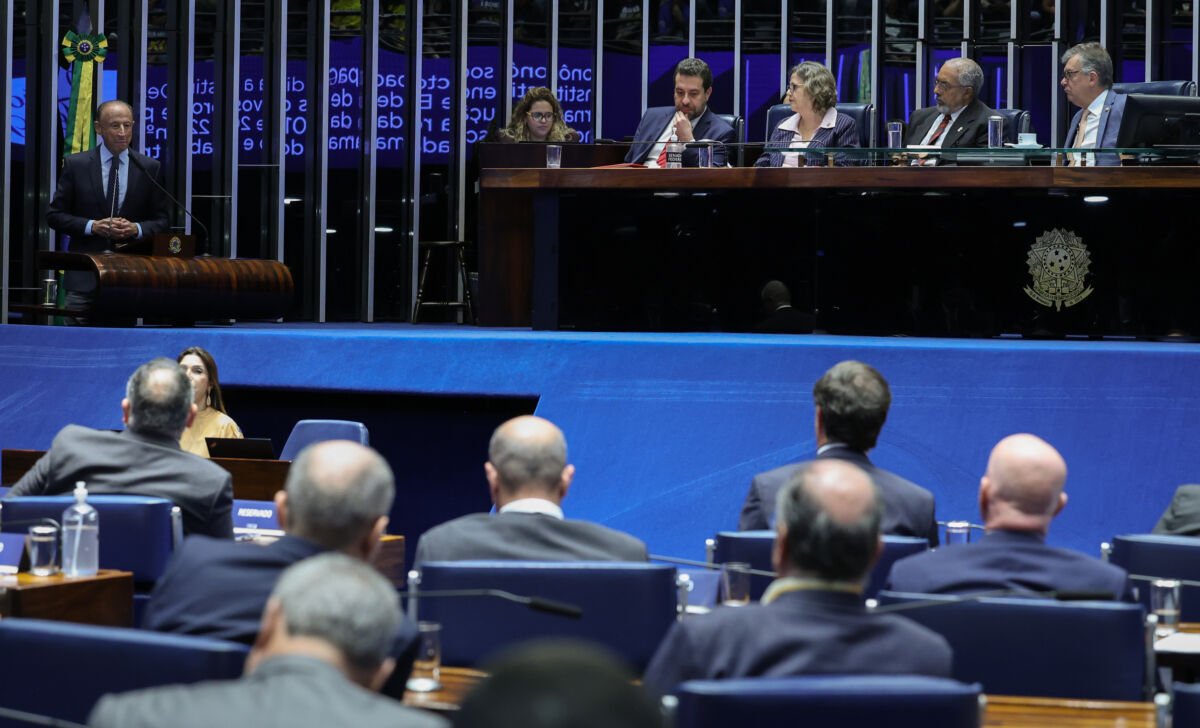 PEC 221/2019 avança no Senado com objetivo de extinguir a escala de trabalho 6x1