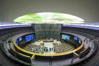 PL, PSD, PT e Republicanos consolidam hegemonia com 15 governadores eleitos no primeiro turno