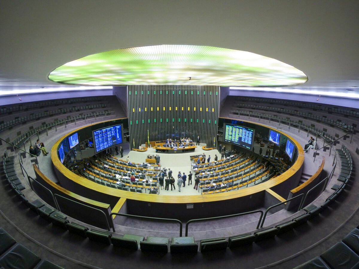 PL, PSD, PT e Republicanos consolidam hegemonia com 15 governadores eleitos no primeiro turno