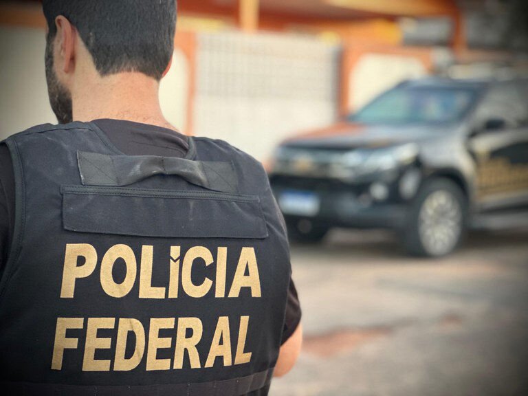 Polícia Federal apura uso de broches com câmeras escondidas para registrar votos em Cabo Frio