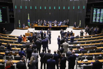 Presença feminina no Congresso Nacional atinge patamar inédito apesar da queda em candidaturas