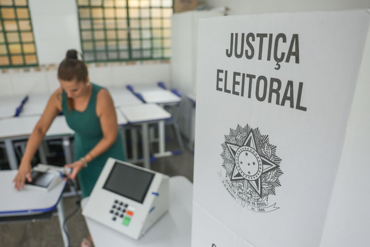Propaganda eleitoral entra na reta final com veto a carreatas e panfletos às 22h deste sábado