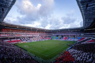 Santa Cruz garante retorno à Série B após uma década com empate na Arena Pernambuco
