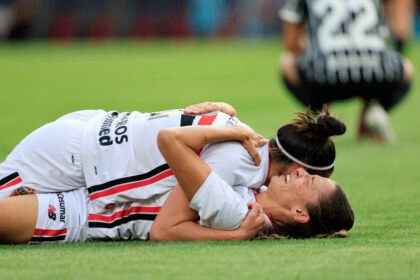 São Paulo segura Corinthians no Morumbis e conquista Brasileirão feminino pela primeira vez