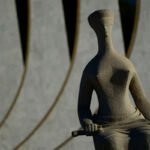 Segurança do STF retira homem que tentou acessar o tribunal declarando-se imperador