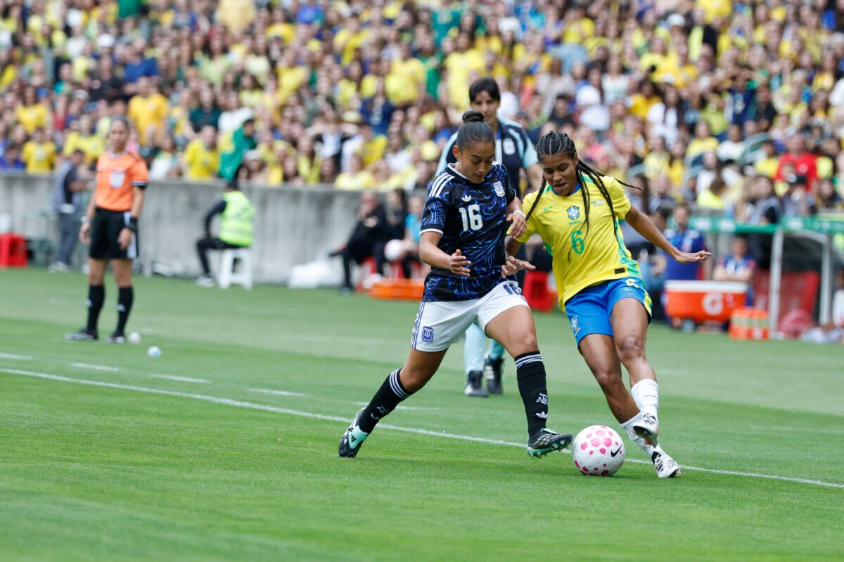 Seleção brasileira feminina encara Argentina na Arena de Pernambuco após cortes no elenco