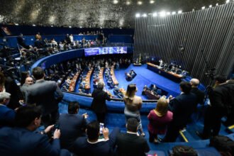 Senado inicia análise de PEC que altera jornada de trabalho para escala 5x2