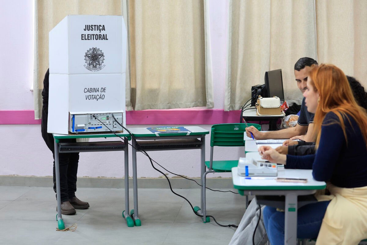 TRE-SP confirma adoção do novo horário de votação após decisão do ministro Cristiano Zanin