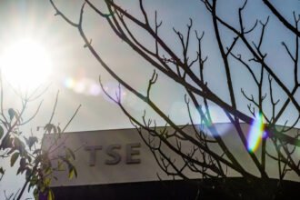 TSE confirma remoção de conteúdos que associam Lula e Flávio Bolsonaro ao crime organizado